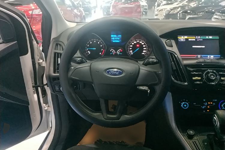 Used Ford Focus 2015 Hatchback 1.6L Automatic Comfort Model Steering Wheel