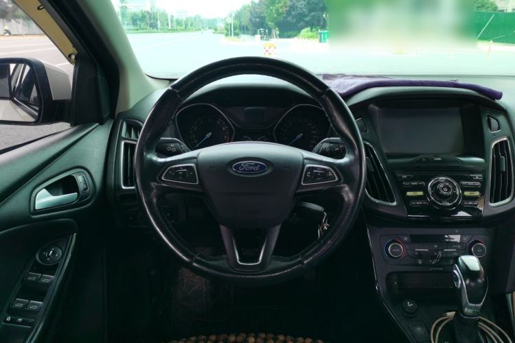 Used Ford Focus 2015 Hatchback EcoBoost 125 Automatic Supreme Style Edition Steering Wheel