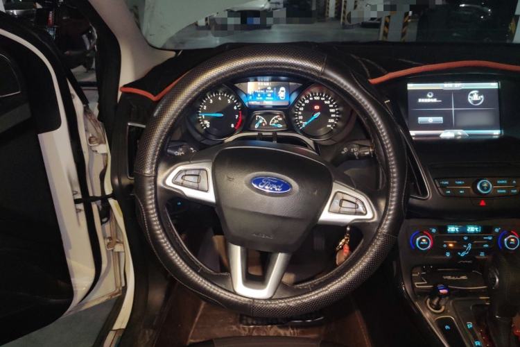 Used Ford Focus 2015 Sedan EcoBoost 180 Automatic Elite Model Steering Wheel
