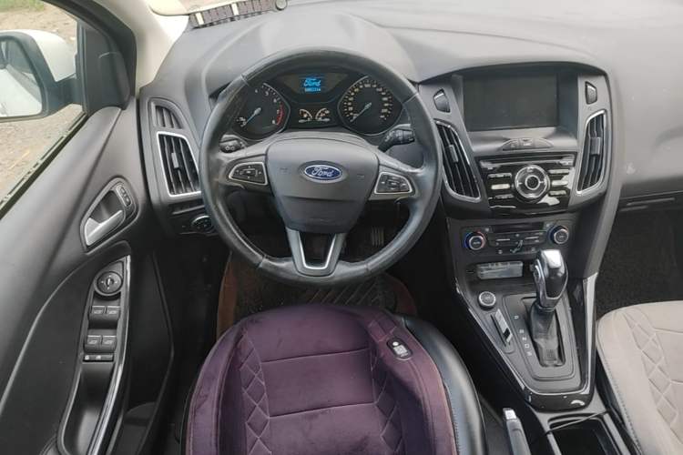 Used Ford Focus 2015 Hatchback 1.6L Automatic Fashion Edition Steering Wheel