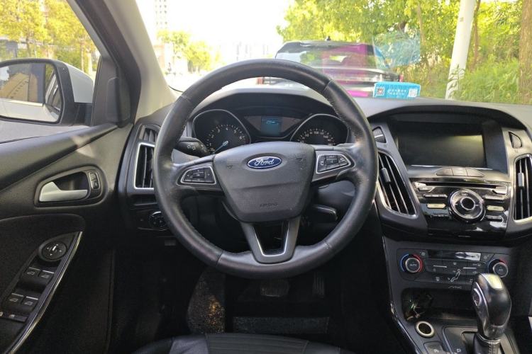 Used Ford Focus 2015 Sedan EcoBoost 125 Automatic Supreme Style Edition Steering Wheel