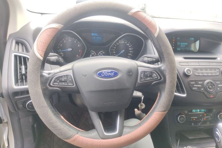 Used Ford Focus 2015 Hatchback 1.6L Automatic Fashion Edition Steering Wheel