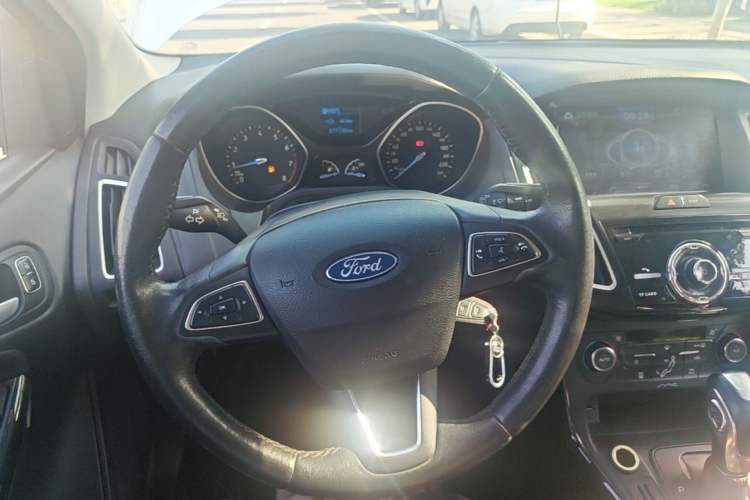Used Ford Focus 2015 Hatchback 1.6L Automatic Fashion Edition Steering Wheel