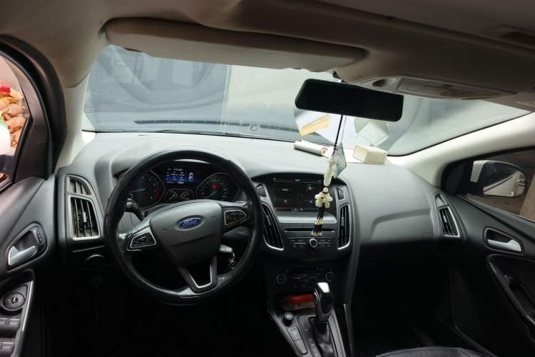 Used Ford Focus 2015 Sedan EcoBoost 180 Automatic Elite Model Steering Wheel