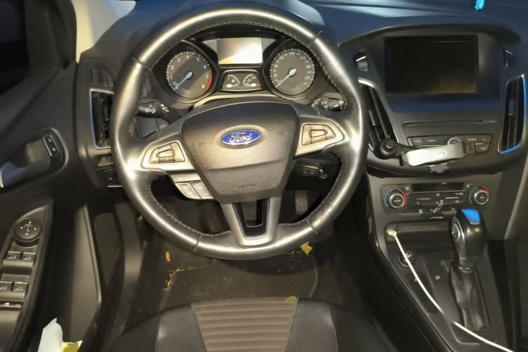 Used Ford Focus 2015 Hatchback EcoBoost 180 Automatic Elite Model Steering Wheel