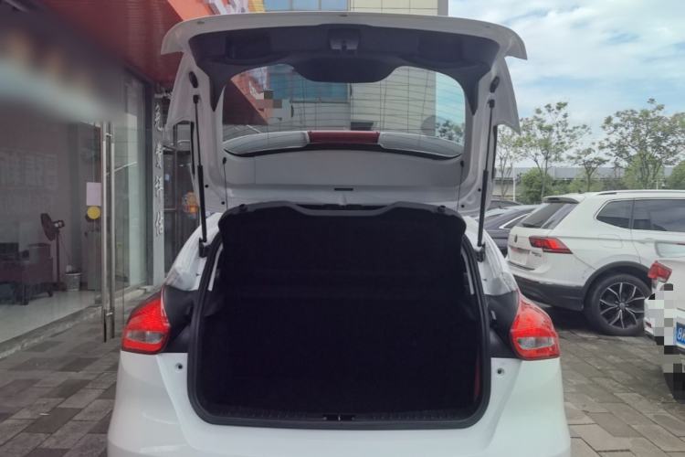 Used Ford Focus 2015 Hatchback 1.6L Manual Fashion Edition Trunk