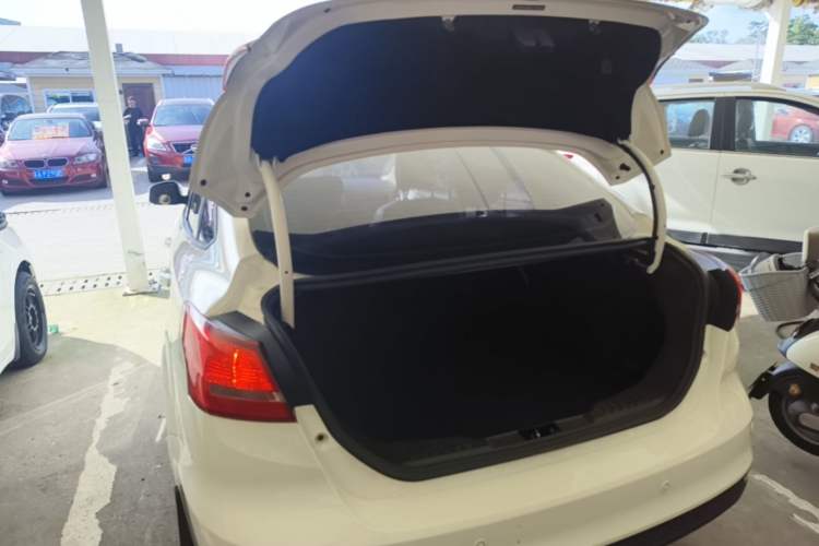 Used Ford Focus 2015 Sedan 1.6L Automatic Trend Model Trunk