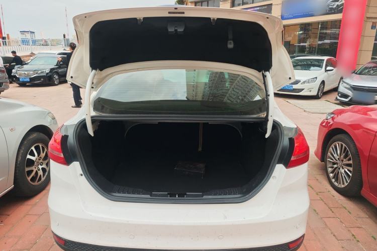 Used Ford Focus 2015 Sedan 1.6L Automatic Comfort Model Trunk