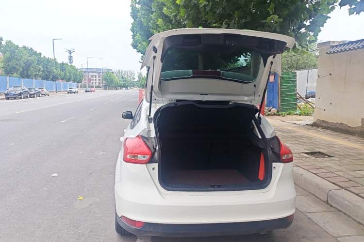 Used Ford Focus 2015 Hatchback 1.6L Automatic Comfort Model Trunk