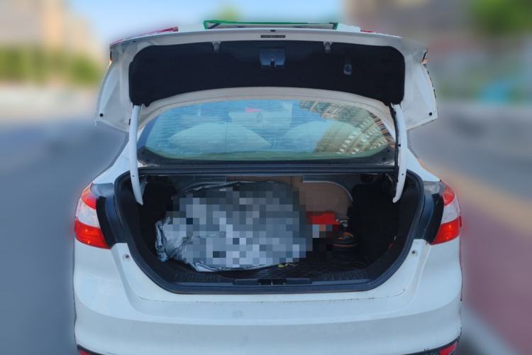Used Ford Focus 2015 Sedan 1.6L Manual Comfort Model Trunk