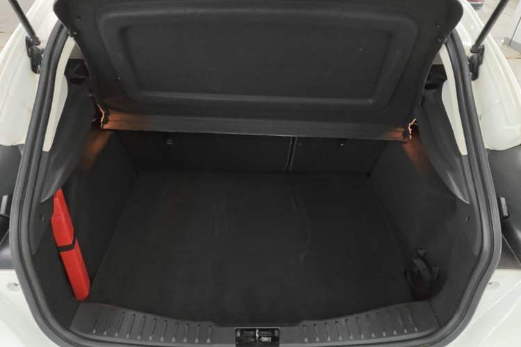 Used Ford Focus 2015 Hatchback 1.6L Automatic Fashion Edition Trunk