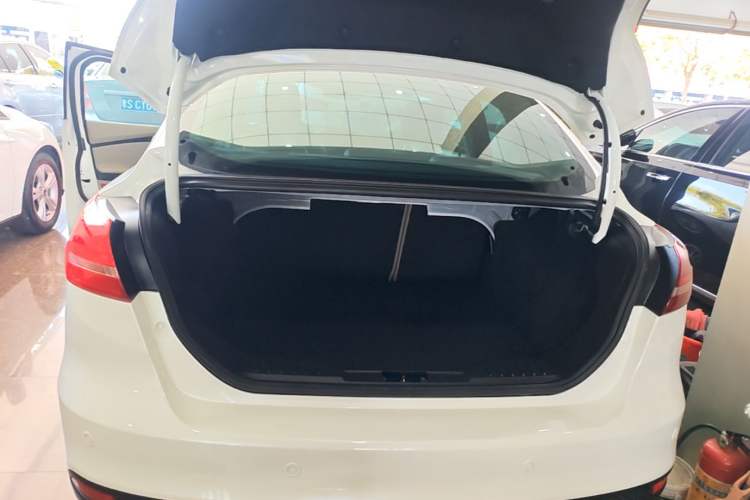 Used Ford Focus 2015 Sedan EcoBoost 180 Automatic Flagship Model Trunk