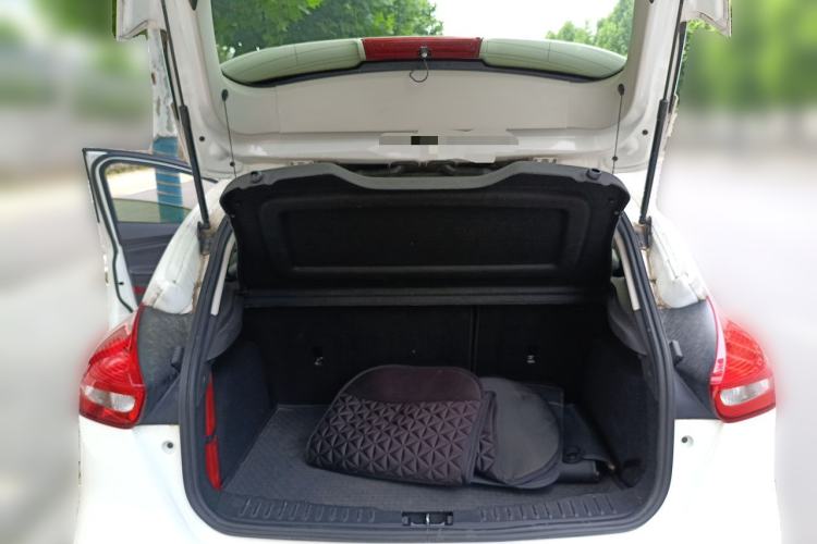 Used Ford Focus 2015 Hatchback 1.6L Automatic Fashion Edition Trunk