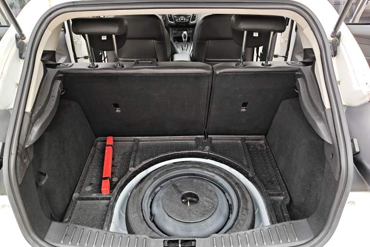 Used Ford Focus 2015 Hatchback 1.6L Automatic Fashion Edition Trunk