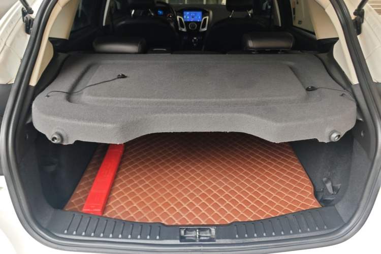 Used Ford Focus 2015 Hatchback 1.6L Automatic Fashion Edition Trunk