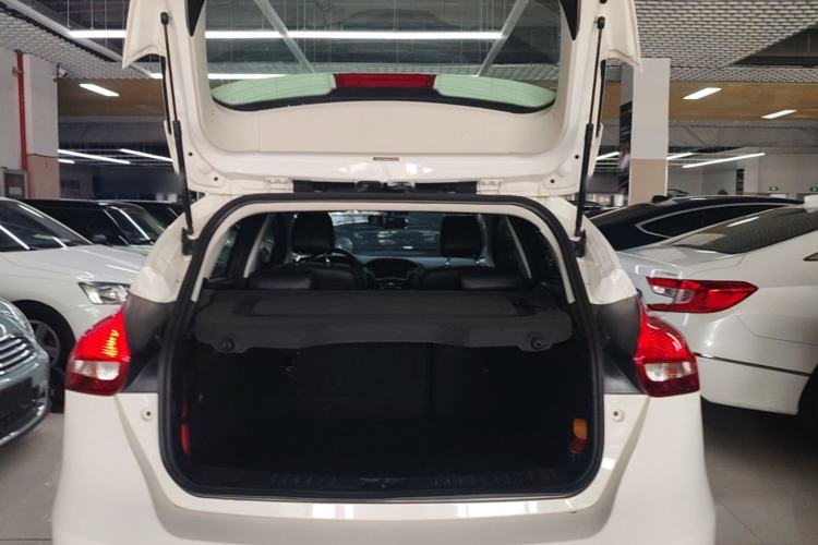 Used Ford Focus 2015 Hatchback 1.6L Automatic Comfort Model Trunk