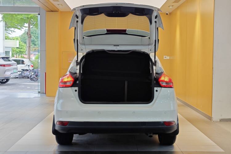 Used Ford Focus 2015 Hatchback 1.6L Automatic Comfort Model Trunk