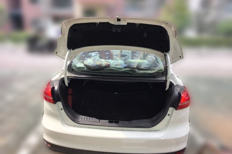 Used Ford Focus 2015 Sedan 1.6L Manual Comfort Model Trunk