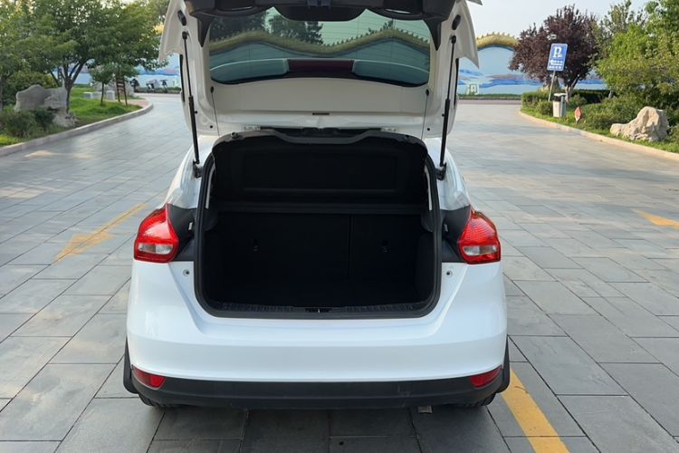 Used Ford Focus 2015 Hatchback 1.6L Automatic Comfort Model Trunk