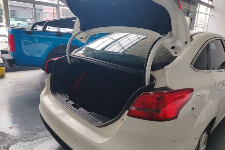 Used Ford Focus 2015 Sedan 1.6L Automatic Trend Model Trunk
