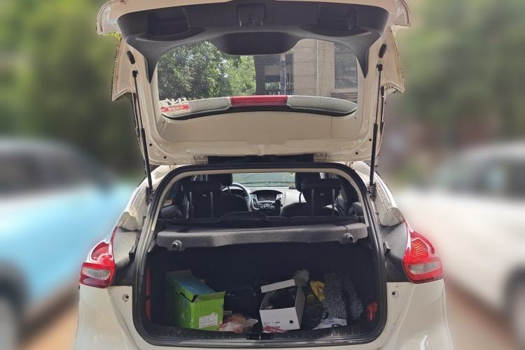 Used Ford Focus 2015 Hatchback 1.6L Automatic Fashion Edition Trunk