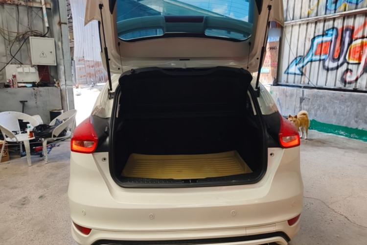 Used Ford Focus 2015 Hatchback EcoBoost 180 Automatic Sport Model Trunk