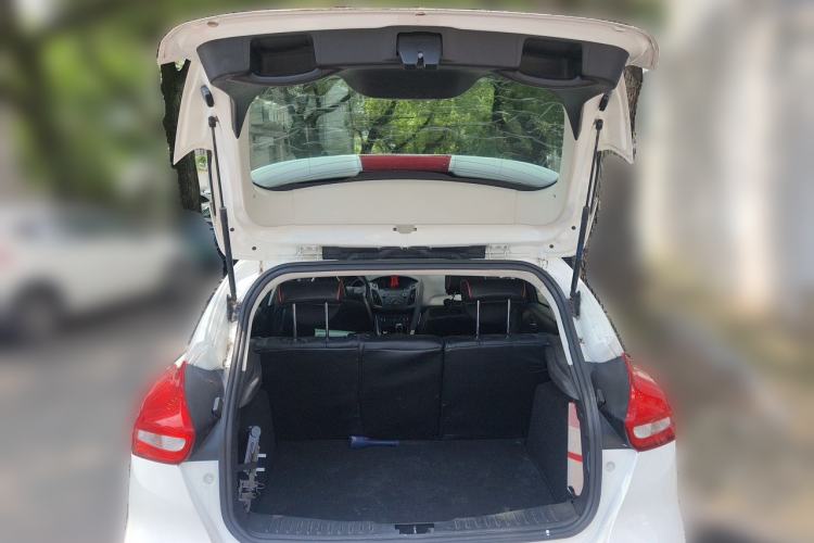 Used Ford Focus 2015 Hatchback 1.6L Manual Comfort Edition Trunk