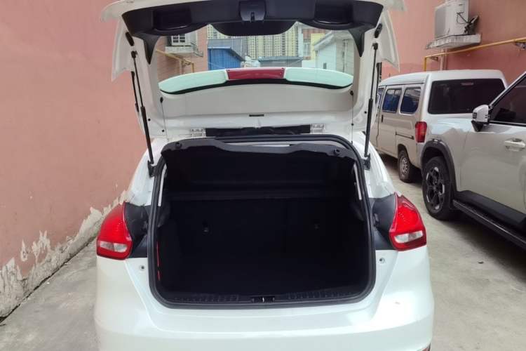 Used Ford Focus 2015 Hatchback 1.6L Automatic Comfort Model Trunk
