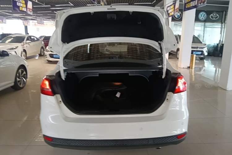Used Ford Focus 2015 Sedan 1.6L Automatic Trend Model Trunk
