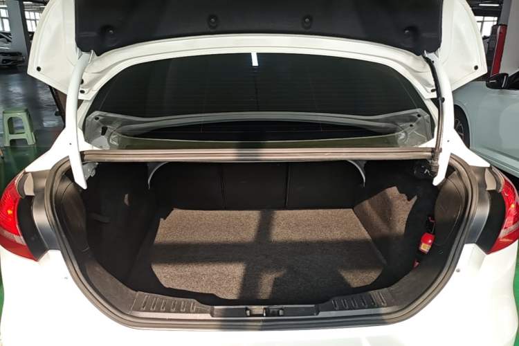 Used Ford Focus 2015 Sedan 1.6L Automatic Comfort Model Trunk