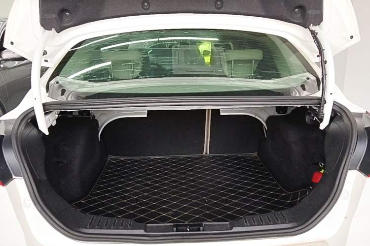 Used Ford Focus 2015 Sedan 1.6L Automatic Comfort Model Trunk