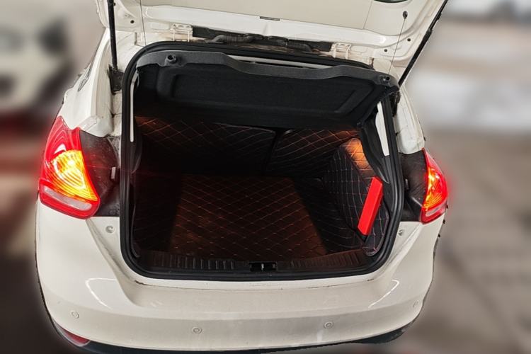 Used Ford Focus 2015 Hatchback EcoBoost 125 Automatic Supreme Style Edition Trunk