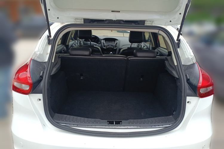 Used Ford Focus 2015 Hatchback 1.6L Automatic Fashion Edition Trunk