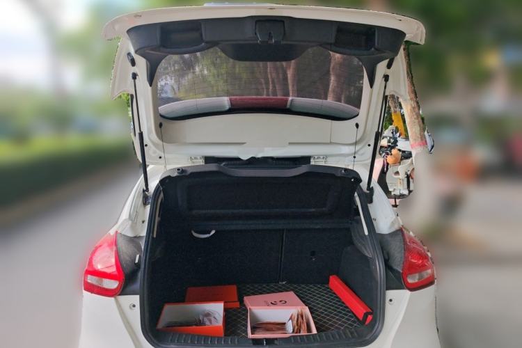 Used Ford Focus 2015 Hatchback 1.6L Automatic Comfort Model Trunk