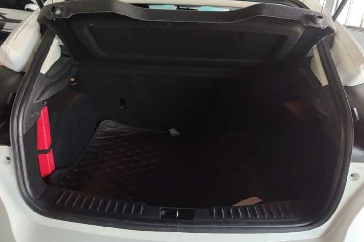 Used Ford Focus 2015 Hatchback 1.6L Automatic Fashion Edition Trunk
