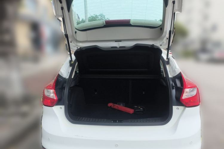 Used Ford Focus 2015 Hatchback 1.6L Automatic Fashion Edition Trunk