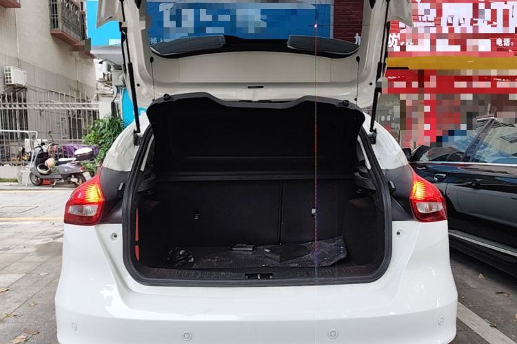 Used Ford Focus 2015 Hatchback 1.6L Automatic Fashion Edition Trunk