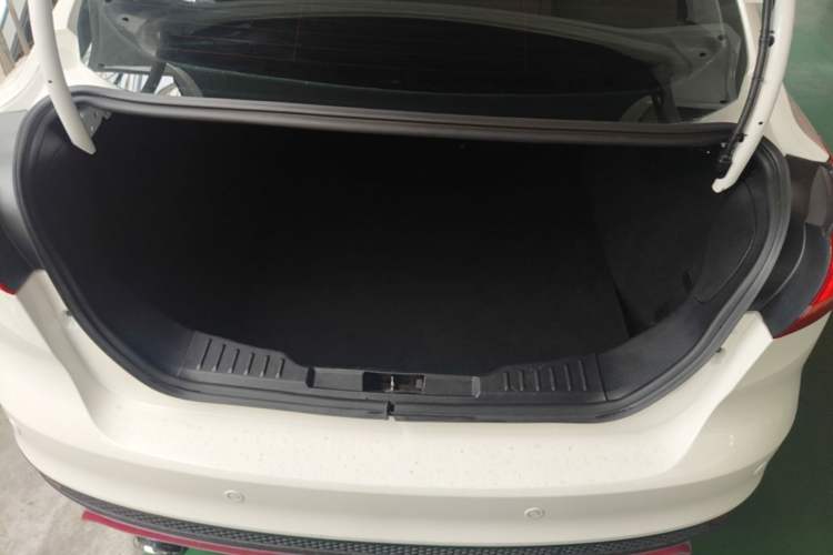 Used Ford Focus 2015 Sedan EcoBoost 125 Automatic Supreme Style Edition Trunk