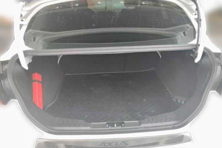 Used Ford Focus 2015 Sedan 1.6L Manual Fashion Edition Trunk