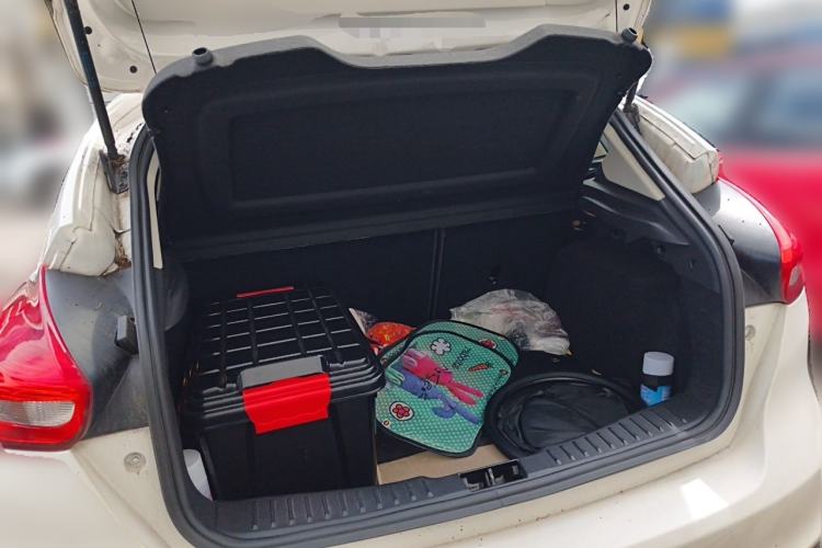 Used Ford Focus 2015 Hatchback 1.6L Automatic Fashion Edition Trunk