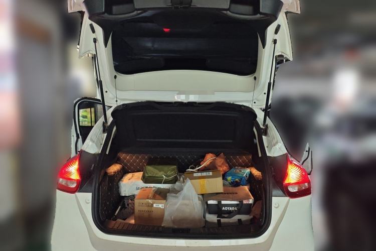 Used Ford Focus 2015 Hatchback 1.6L Automatic Fashion Edition Trunk