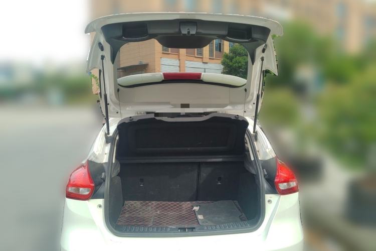 Used Ford Focus 2015 Hatchback 1.6L Manual Comfort Edition Trunk