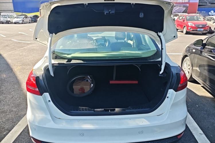 Used Ford Focus 2015 Sedan EcoBoost 180 Automatic Flagship Model Trunk