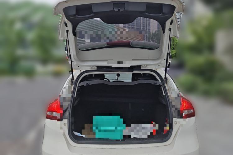Used Ford Focus 2015 Hatchback EcoBoost 125 Automatic Supreme Style Edition Trunk