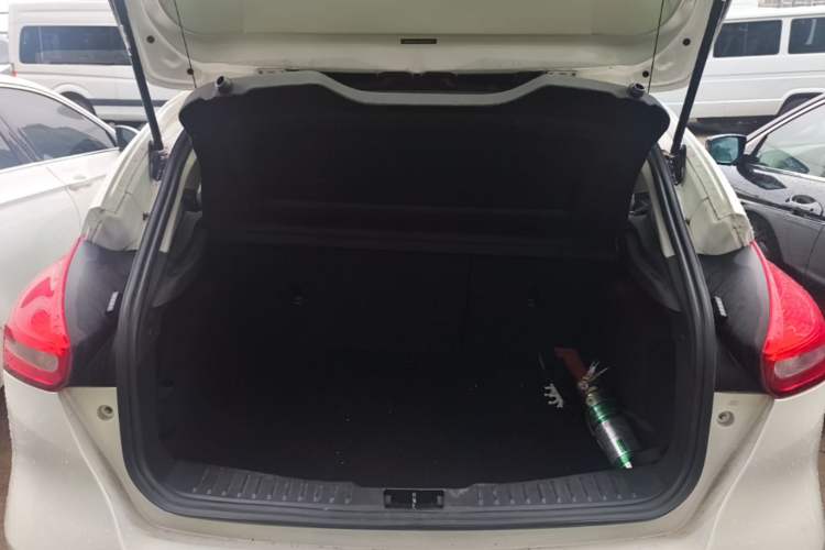 Used Ford Focus 2015 Hatchback EcoBoost 180 Automatic Elite Model Trunk