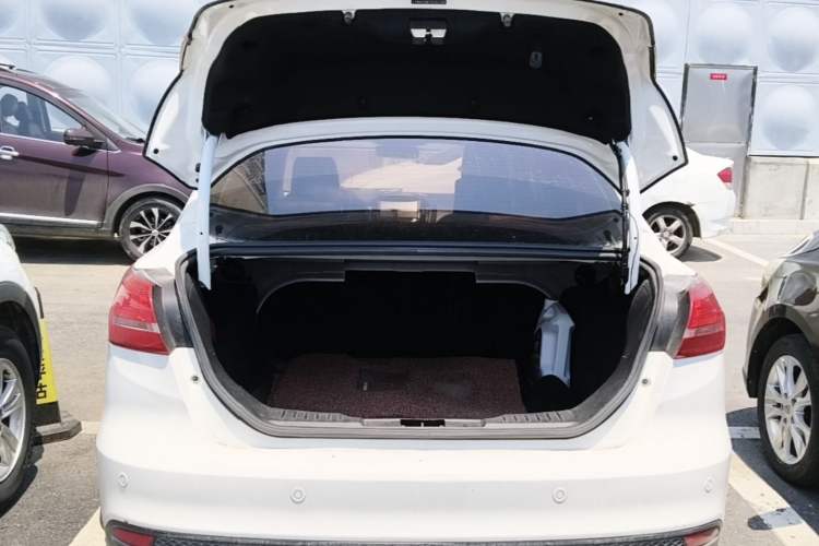Used Ford Focus 2015 Sedan EcoBoost 125 Automatic Supreme Style Edition Trunk