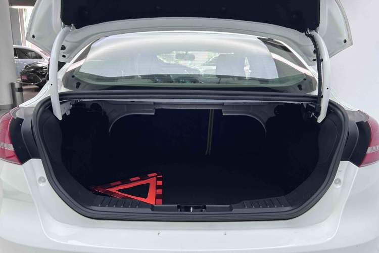 Used Ford Focus 2015 Sedan 1.6L Automatic Comfort Model Trunk