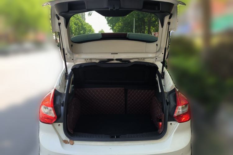 Used Ford Focus 2015 Hatchback 1.6L Automatic Fashion Edition Trunk