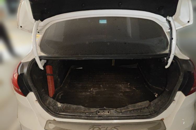 Used Ford Focus 2015 Sedan 1.6L Manual Comfort Model Trunk