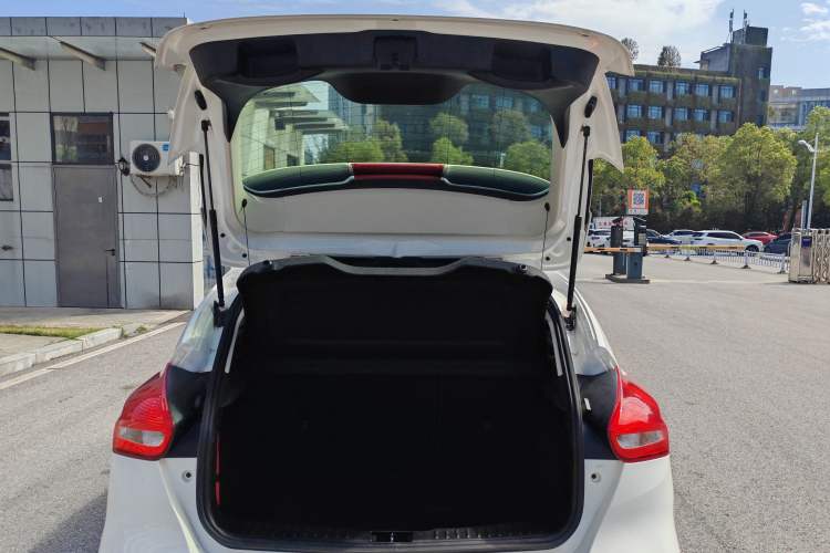Used Ford Focus 2015 Hatchback 1.6L Automatic Comfort Model Trunk